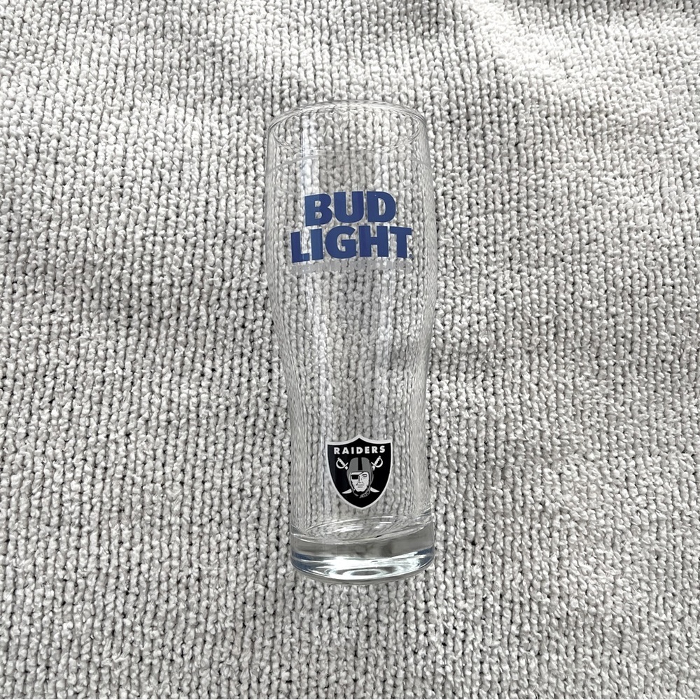 But light Raiders Pint Glass - Clear with logo